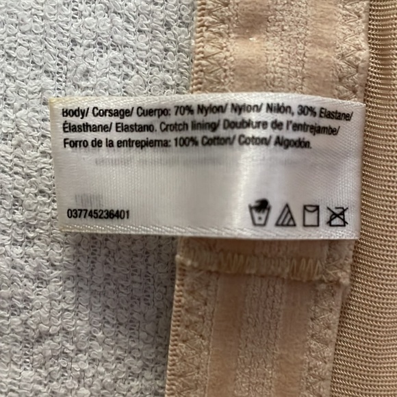 NWOT Flexees hi waist boy short leg size medium. Soft fabric. Skin tone colour. - Picture 7 of 7